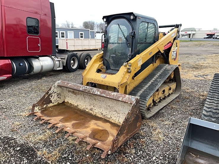 2021-caterpillar-299d3-image-1