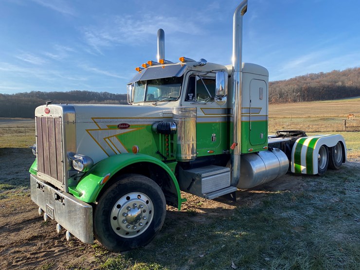 #1010-•-1984-peterbilt-sleeper-cab-semi-(has-wi-title)-(colfax,-wi)-image-16