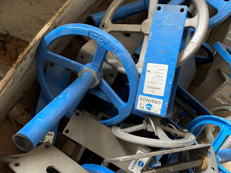 #8477-•-crate-of-orbinox-hand-crank-shut-offs-(new-holstein,-wi)-image-9