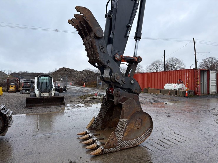 2019-deere-350g-lc-image-18