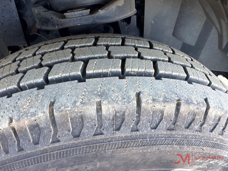 2014-nissan-nv2500hd-image-14