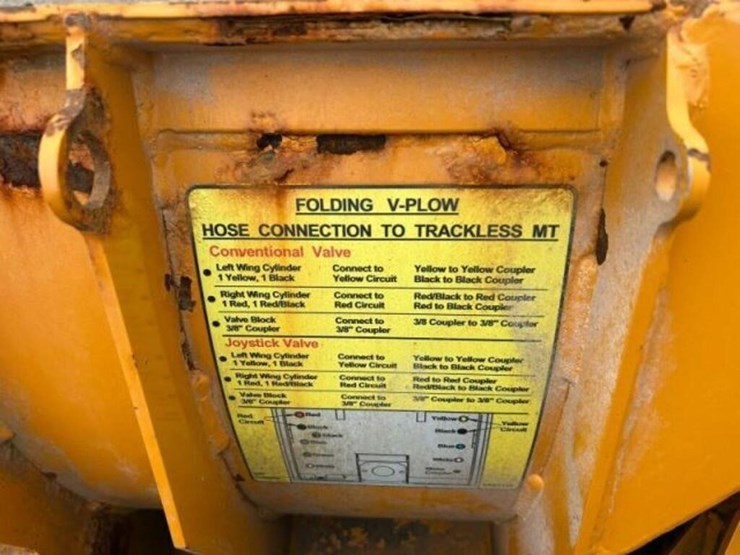 2008-kubota-m7040d-image-24