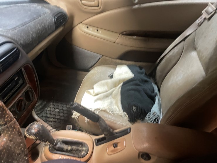 #260-•-1997-chrysler-(fall-creek,-wi)-(has-wi-title)-image-18