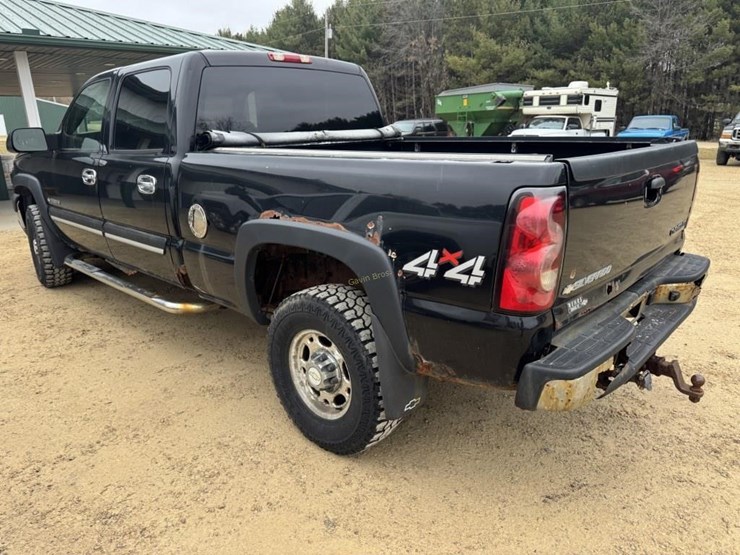 2005-chevy-silverado-2500-hd-pickup-image-11