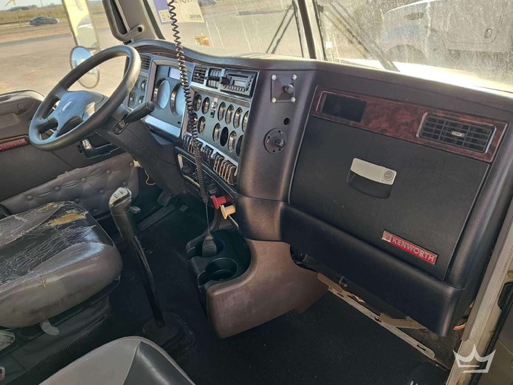 2012-kenworth-t800-image-9