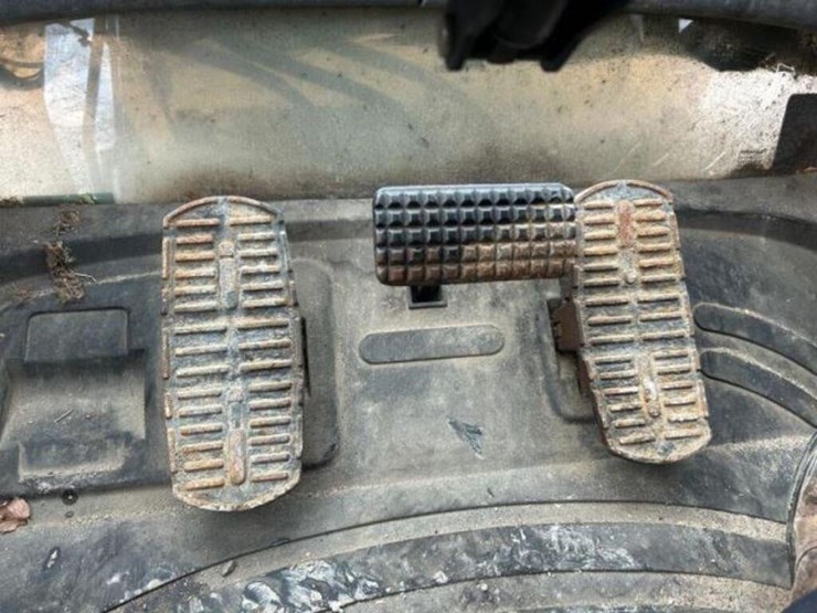 2008-new-holland-tv145-image-18