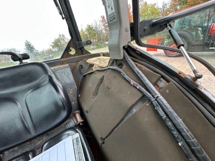 2008-kubota-m7040d-image-15