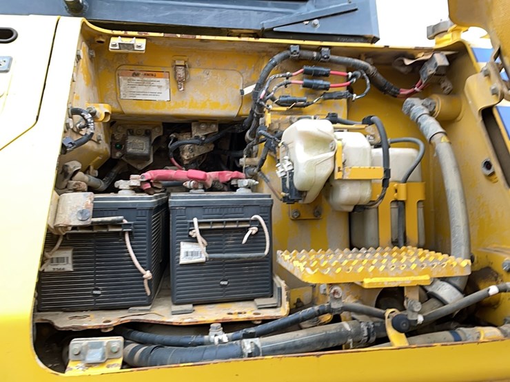 komatsu-d61pxi-24-image-9