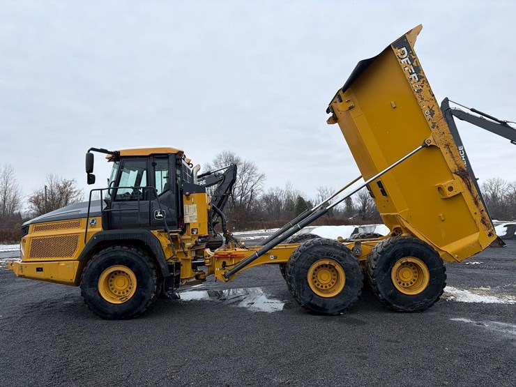 2020-deere-260e-image-15