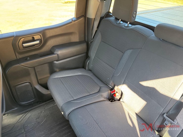 2022-chevrolet-silverado-1500-lt-image-24