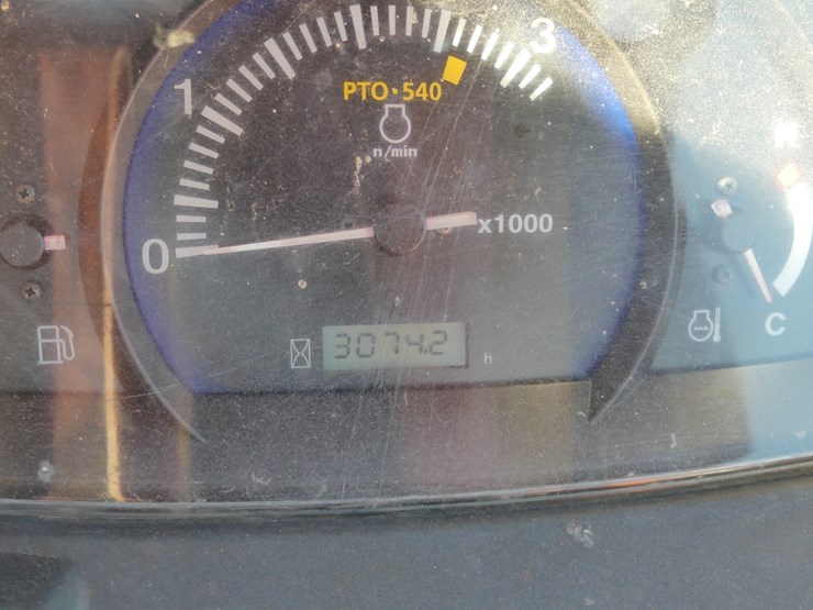 2017-kubota-l4701-image-12