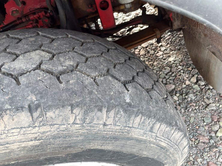 #208-•-2004-kenworth-semi-tractor-truck-(has-mi-title)-(greenland,-mi)-image-45