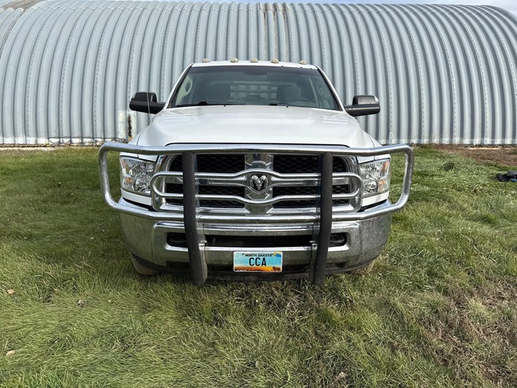 2015-dodge-3500hd-image-2