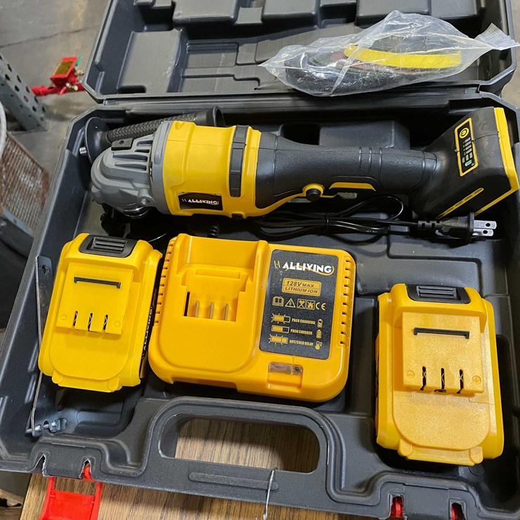 #8672 • DeWalt Style Cut Off Tool Kit With Batteries and Case (PR11)