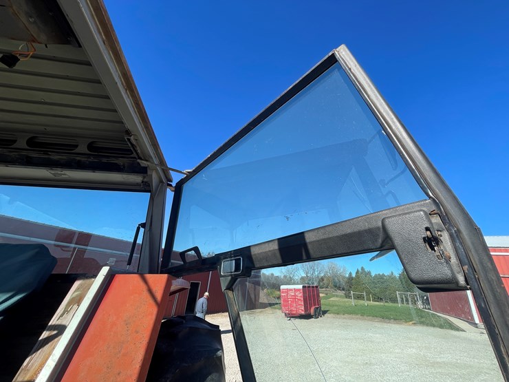 massey-ferguson-2705-image-42