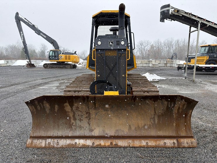 2022-deere-450k-image-12