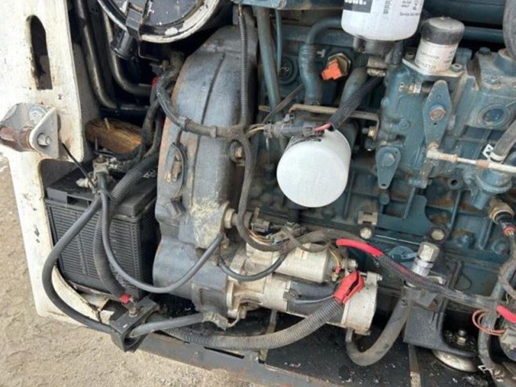 2010-bobcat-s300-image-22