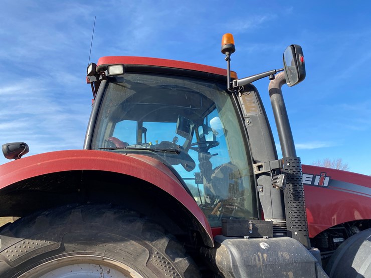 2014-case-ih-340-image-46