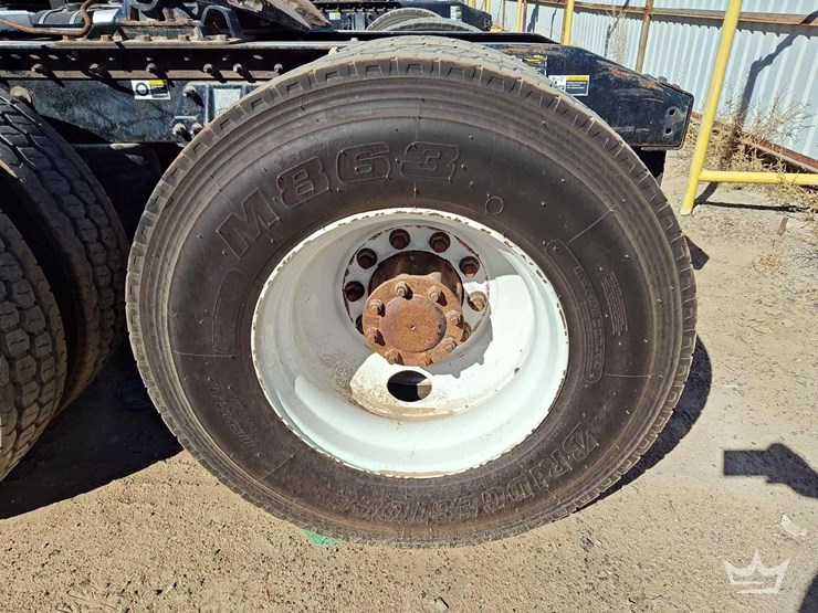 2015-peterbilt-389-image-39