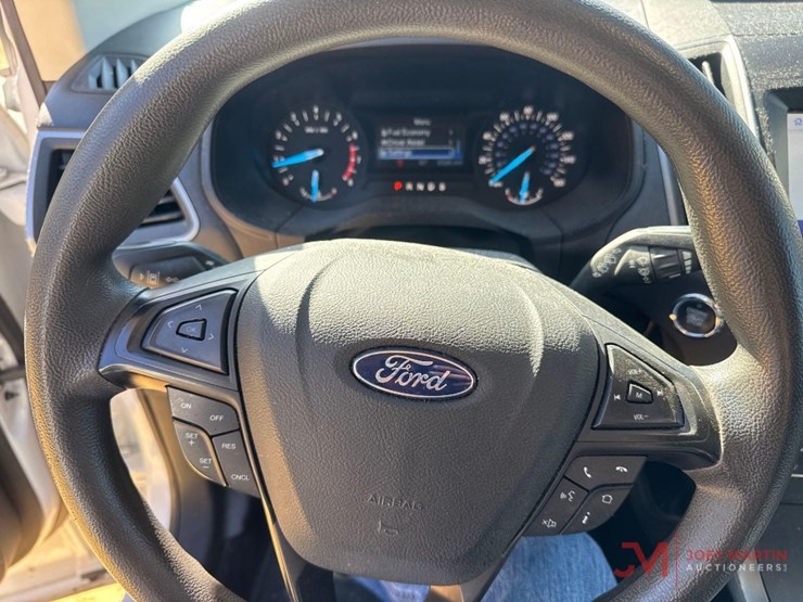 2020-ford-edge-se-image-30