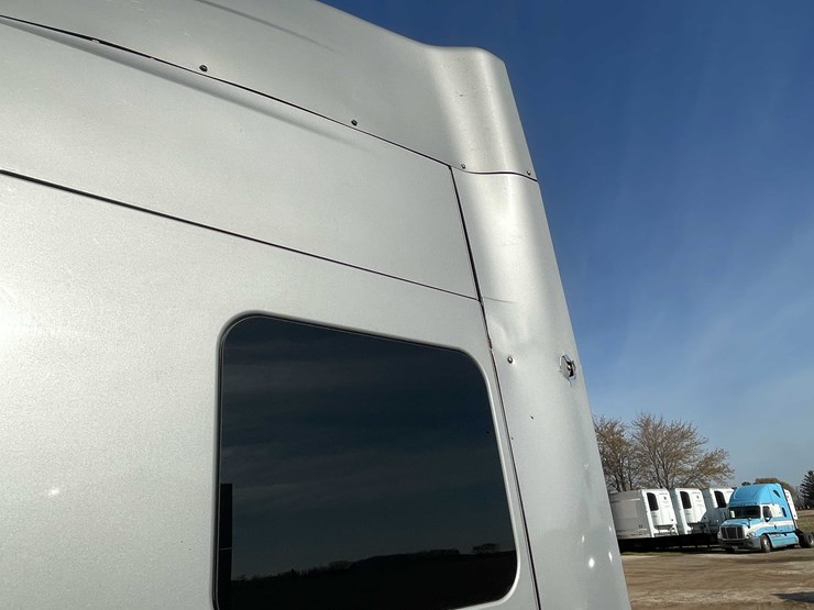 #200-•-2016-international-semi-tractor-(title-in-delay)-(denmark,-wi)-image-19