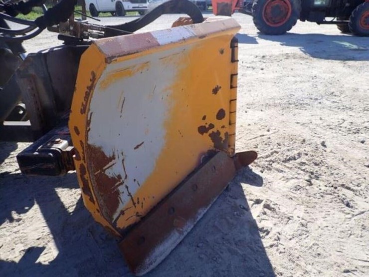 2011-kubota-m7040d-image-57