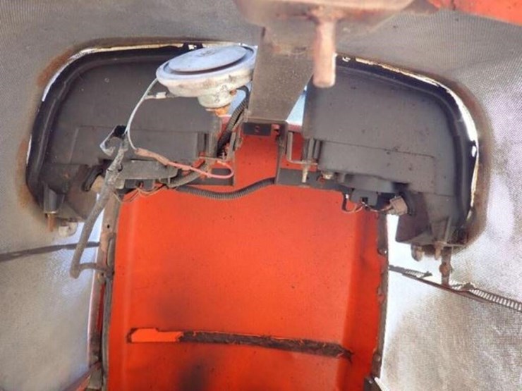 2011-kubota-m7040d-image-17