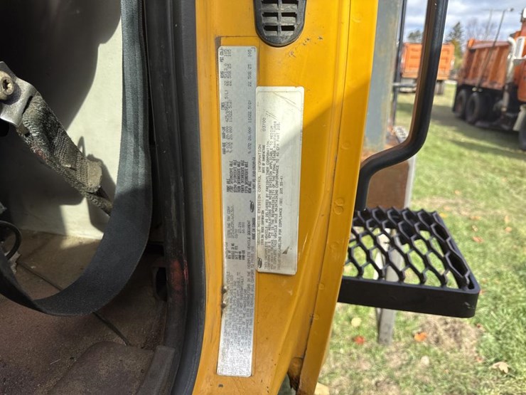 2001-caterpillar-c12-image-78