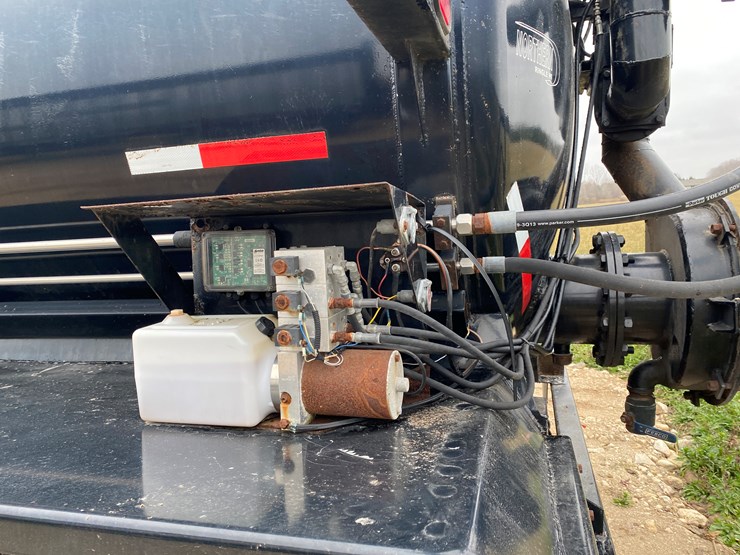 #1030-•-2014-northern-6000-gallon-semi-manure-tanker-trailer(has-wi-title)-(kewaunee,-wi)-image-39