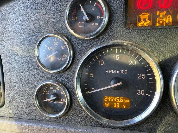 #1012-•-2013-peterbilt-tandem-axle-day-cab-semi-(has-wi-title)-(colfax,-wi)-image-39