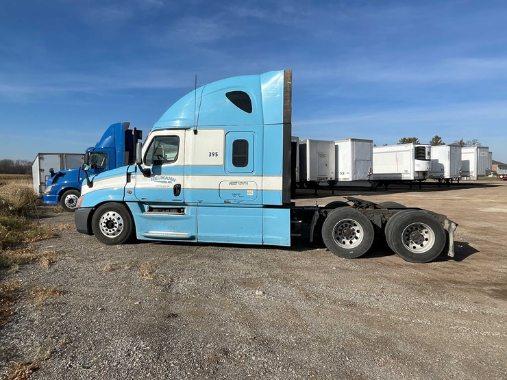 #206-•-2012-freightliner-cascadia-semi-tractor-(title-in-delay)-(denmark,-wi)-image-4