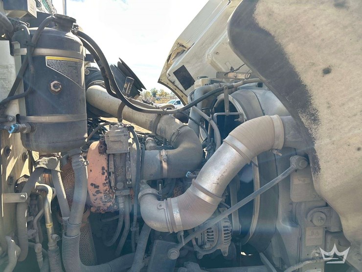 2015-peterbilt-348-image-7