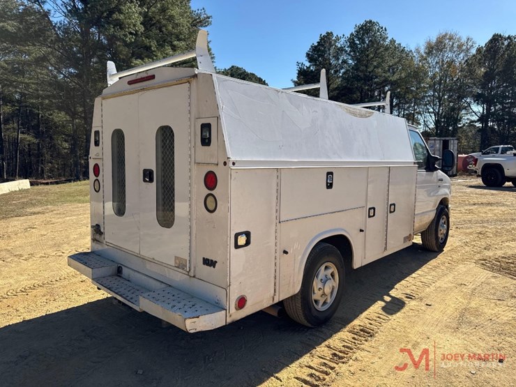 2014-ford-e350-image-2