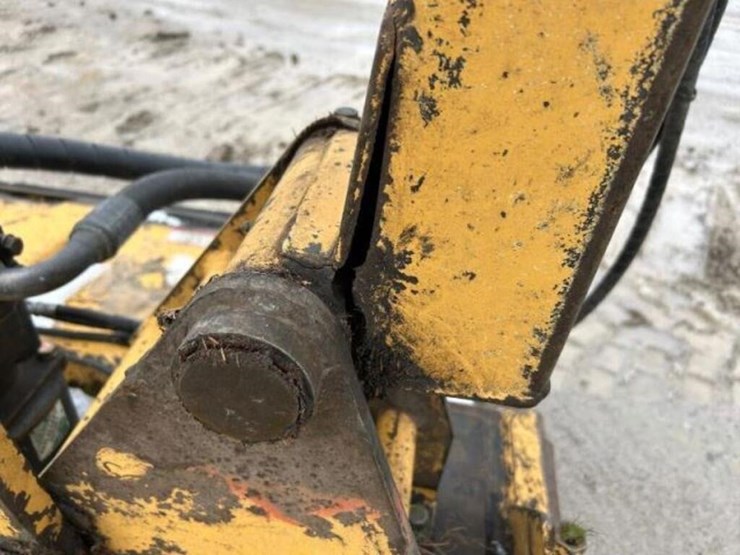 2008-new-holland-tv145-image-32