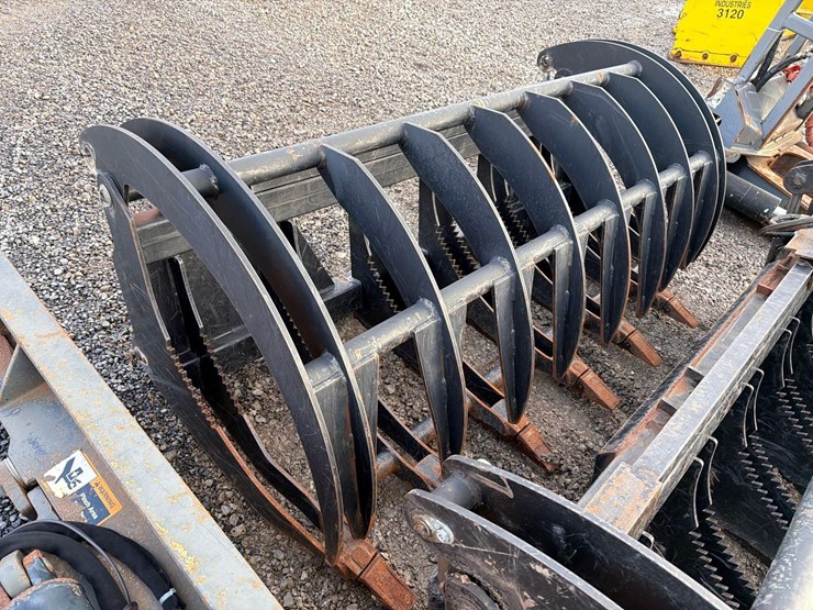 2020-titan-66in.-root-grapple skid-steer-attachment-image-2