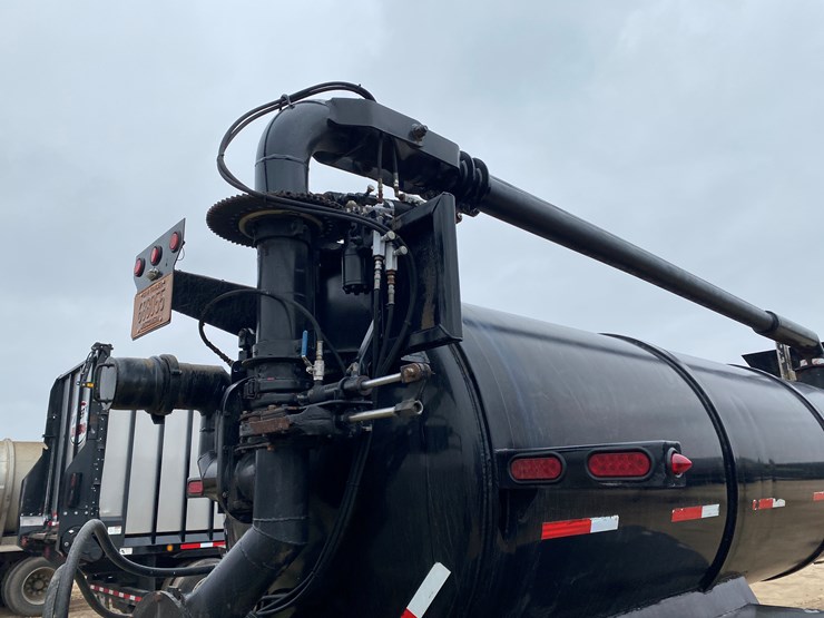 #1030-•-2014-northern-6000-gallon-semi-manure-tanker-trailer(has-wi-title)-(kewaunee,-wi)-image-43