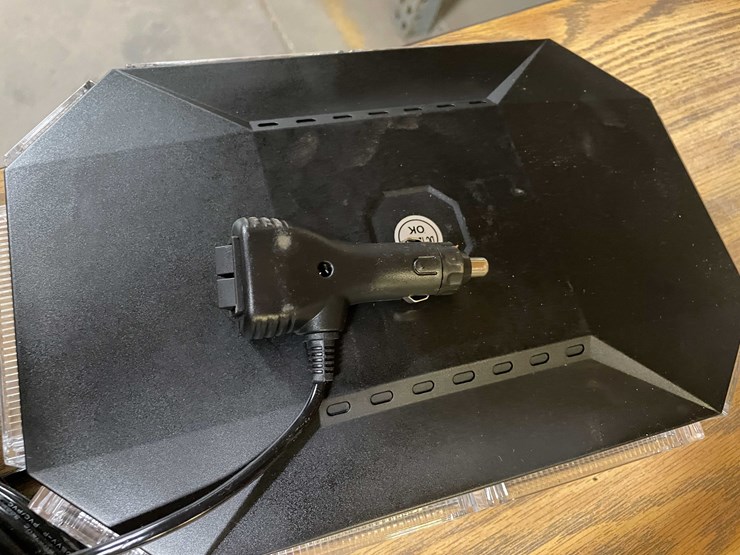 #8669-•-amber-led-strobe-light-(pr11)-image-10