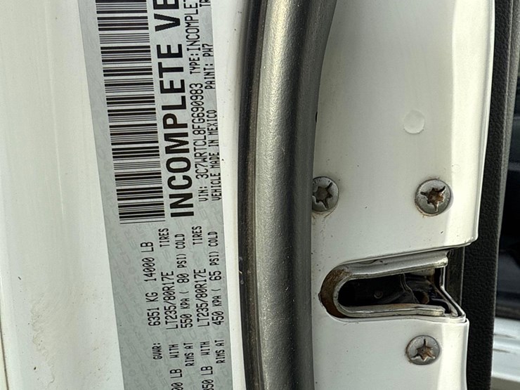 2015-dodge-3500hd-image-17