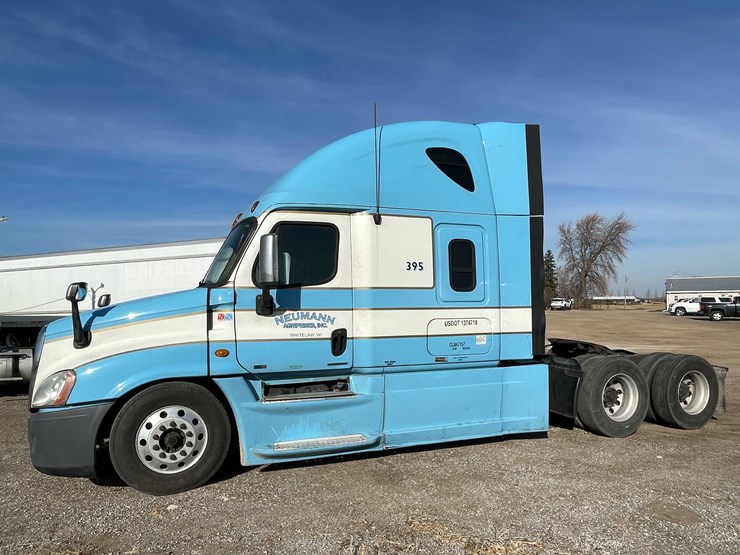 #206-•-2012-freightliner-cascadia-semi-tractor-(title-in-delay)-(denmark,-wi)-image-2