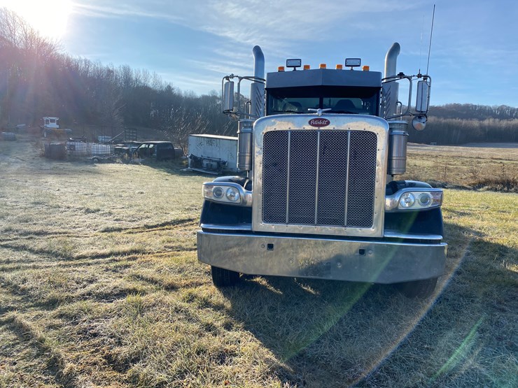 #1012-•-2013-peterbilt-tandem-axle-day-cab-semi-(has-wi-title)-(colfax,-wi)-image-2