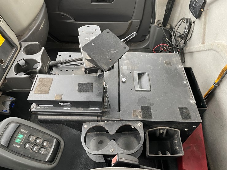 #236-•-2015-international-bucket-truck-(has-wi-title)(mosinee,-wi)-image-60