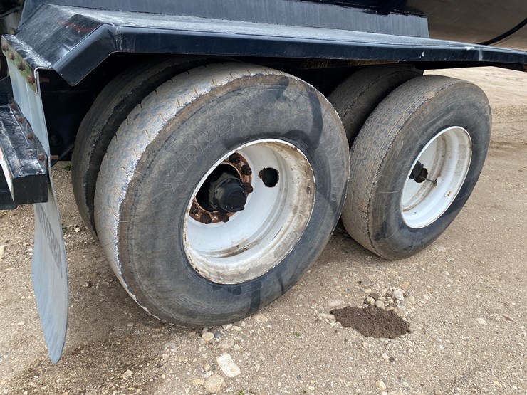 #1030-•-2014-northern-6000-gallon-semi-manure-tanker-trailer(has-wi-title)-(kewaunee,-wi)-image-45