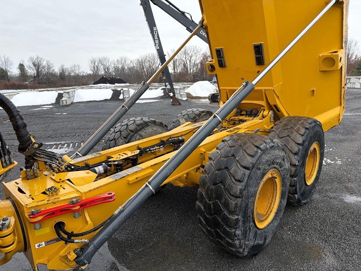 2020-deere-260e-image-16