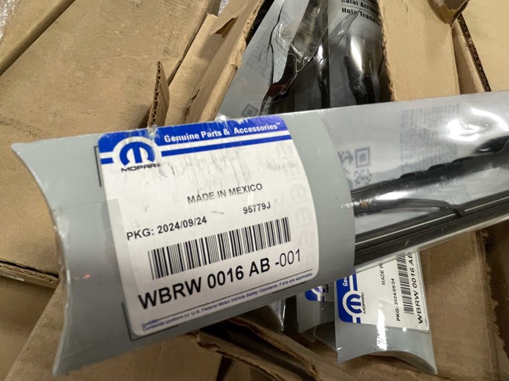 #8726-•-pallet-of-wiper-blades-(f)-image-3