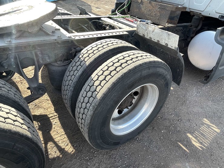 #200-•-2016-international-semi-tractor-(title-in-delay)-(denmark,-wi)-image-31