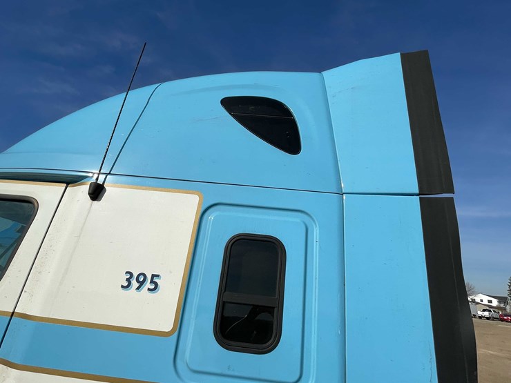 #206-•-2012-freightliner-cascadia-semi-tractor-(title-in-delay)-(denmark,-wi)-image-21