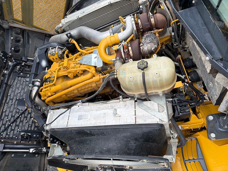 2020-deere-260e-image-13