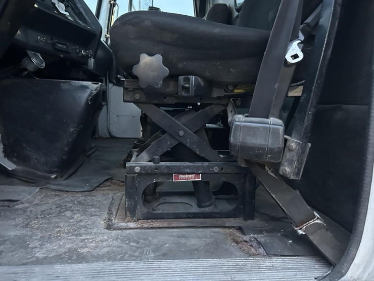 #1432-•-1992-volvo-(white-gmc)-vac-truck-image-69