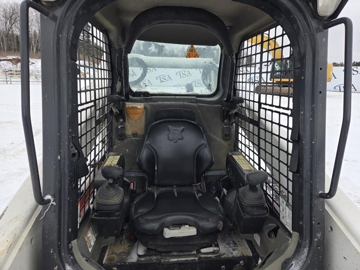 2017-bobcat-t750-image-31