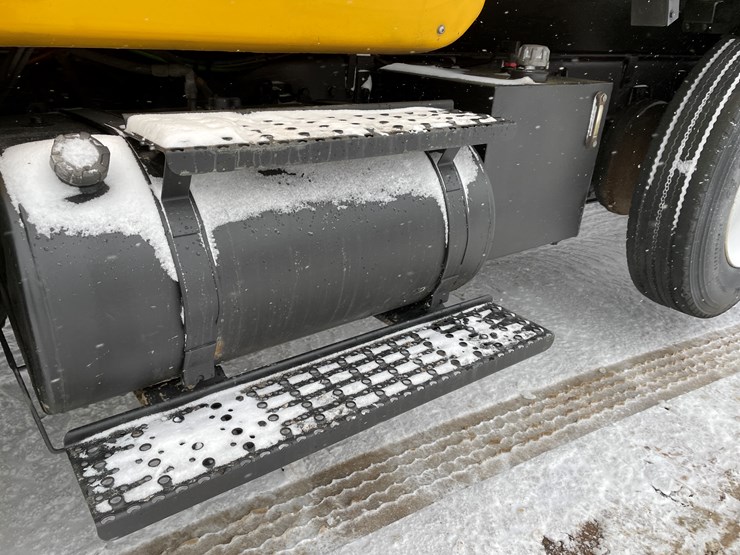 #234-•-2005-international-tri-axle-dump-truck-(has-wi-title)(mosinee,-wi)-image-38